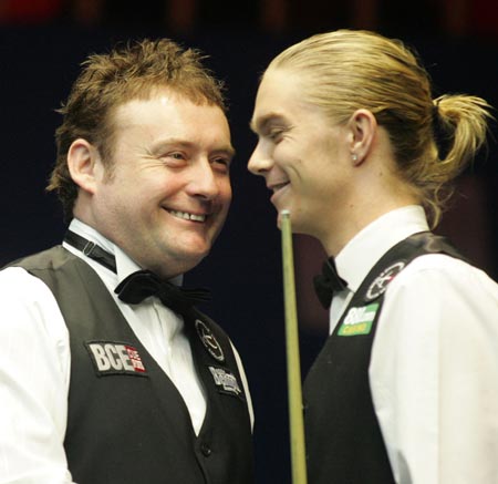 球迷调侃詹姆斯没头发，后者回应：你知道我有，而且多的是