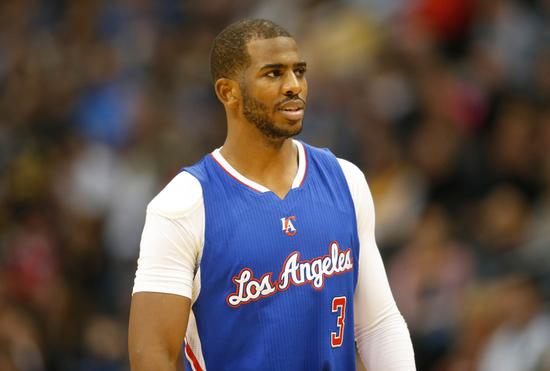 表现惊艳！伊力福拉提10中6贡献17分&半场上演精彩压哨