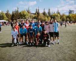 德扑里的“装备竞赛”：解析高端显示器和人体工学椅对胜率的间接贡献。（德扑中的硬件竞赛：高端显示器与人体工学椅如何间接提升胜率）