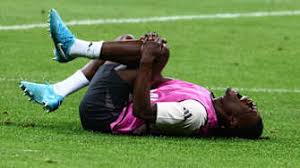 他在接受一 他在接受一